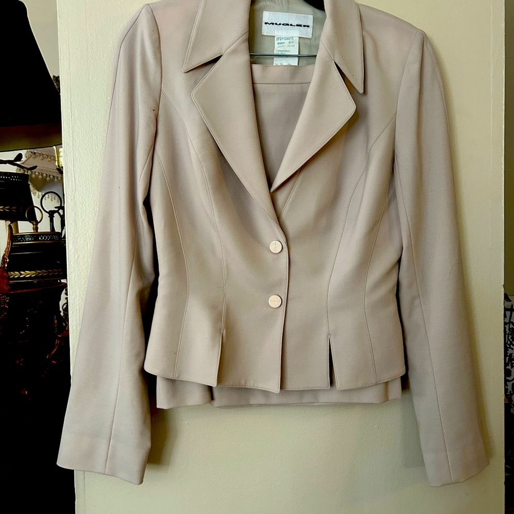 Mugler Suitt inspired by Terry Mugler. . Perfect for any occasion.